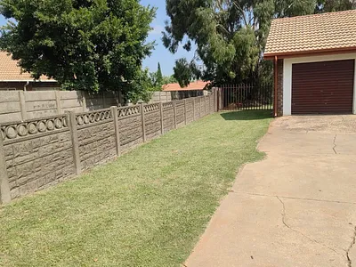 3 Bedroom House For Sale in Witbank - sEux.webp