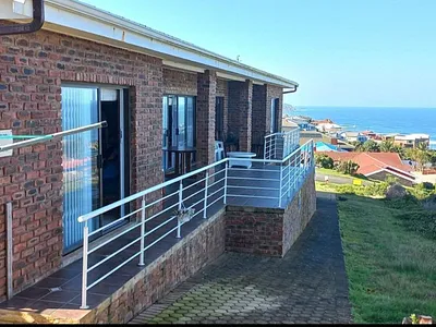 5 Bedroom House For Sale in Mossel Bay - iSyk.webp