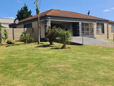 3 Bedroom House For Sale in Uitenhage - img