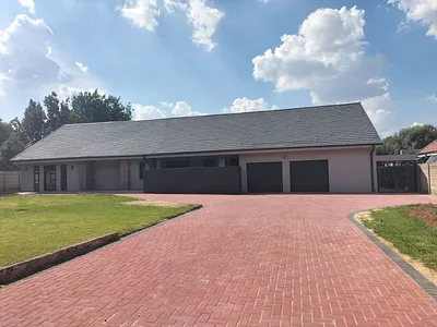 4 Bedroom House For Sale in Benoni - img