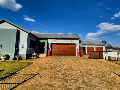 3 Bedroom House For Sale in Lydenburg - kZHG.webp