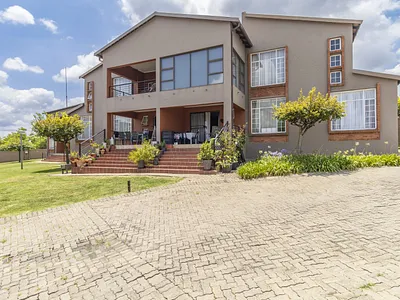 3 Bedroom Apartment For Sale in Roodepoort - img