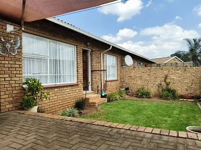 2 Bedroom Townhouse For Sale in Krugersdorp - img
