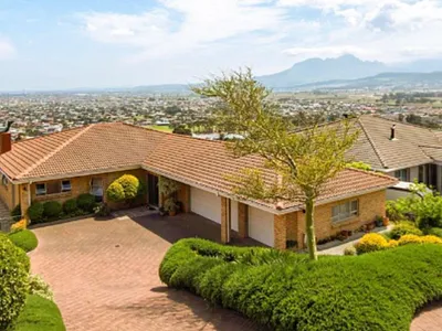 5 Bedroom House For Sale in Gordons Bay - img