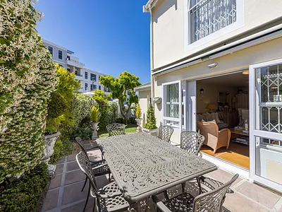 2 Bedroom Townhouse For Sale in Cape Town - 6mEk.webp