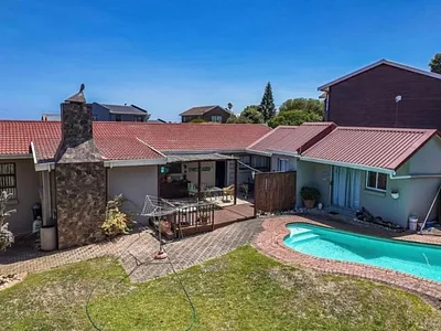 3 Bedroom House For Sale in Mossel Bay - ZHjZ.webp