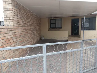3 Bedroom House For Sale in Port Elizabeth - img