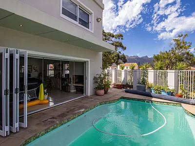 3 Bedroom House For Sale in Gordons Bay - jVH9.webp
