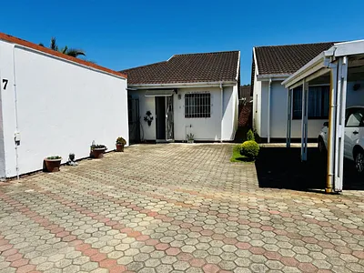 2 Bedroom House For Sale in George - 8Bz5.webp