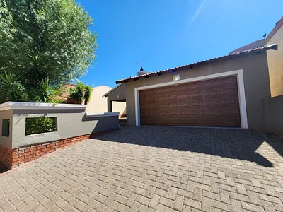 3 Bedroom Townhouse For Sale in Kimberley - 7RjW.webp