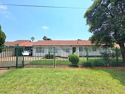 4 Bedroom House For Sale in Akasia - wjUa.webp