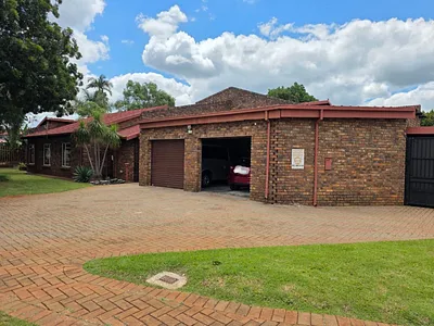 5 Bedroom House For Sale in Pretoria - 0h6C.webp