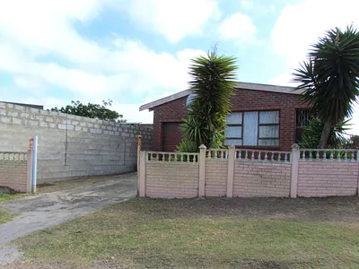 3 Bedroom House For Sale in Port Elizabeth - rnvB.webp