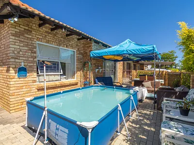 2 Bedroom Townhouse For Sale in Roodepoort - cX3L.webp