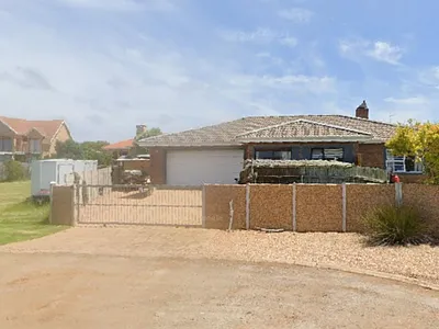 3 Bedroom House For Sale in Stilbaai West, Stilbaai - dOkv.webp