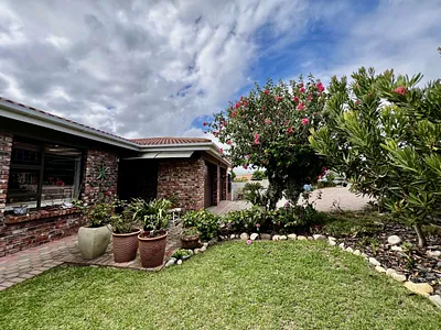 3 Bedroom House For Sale in Klein Brak Rivier - bsHL.webp