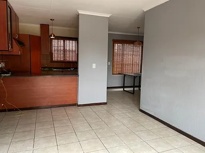 2 Bedroom Townhouse To Rent in Pretoria - 5WX9.webp