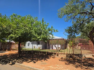 3 Bedroom House For Sale in Kimberley - gFaN.webp