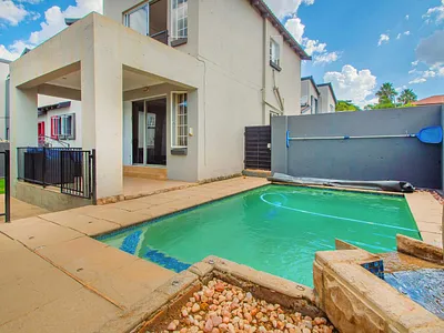 3 Bedroom Townhouse For Sale in Roodepoort - SVJO.webp