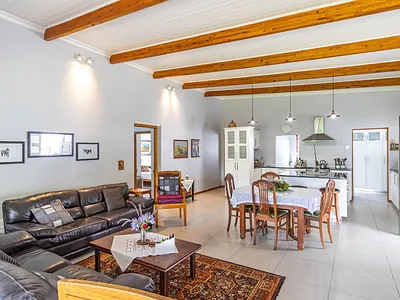 5 Bedroom House For Sale in Porterville - l22r.webp