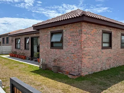 2 Bedroom House For Sale in Gansbaai - ocSK.webp