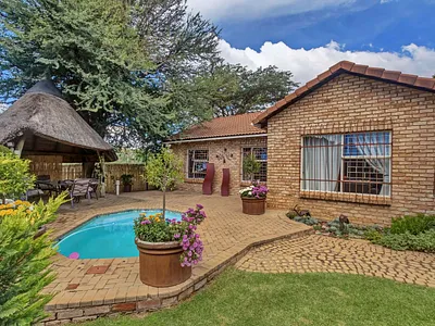 3 Bedroom Townhouse For Sale in Roodepoort - ZaoV.webp