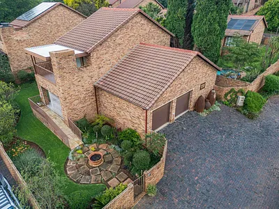 4 Bedroom Townhouse For Sale in Roodepoort - U54K.webp