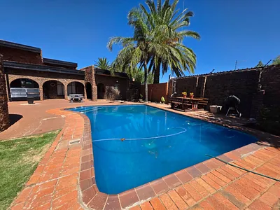 6 Bedroom House For Sale in Kimberley - OWUo.webp