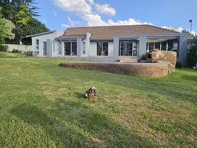 3 Bedroom House For Sale in Roodepoort - YDvu.webp