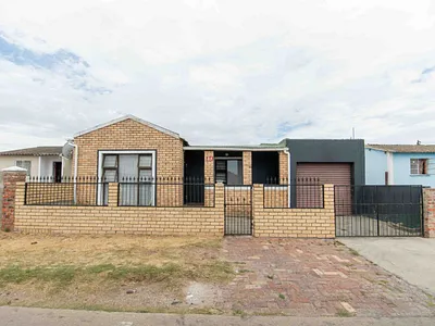 3 Bedroom House For Sale in Port Elizabeth - tkgJ.webp