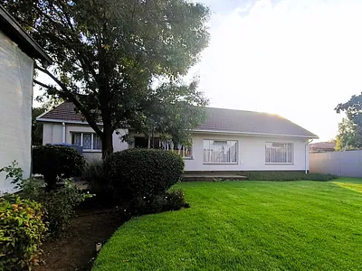 4 Bedroom House For Sale in Krugersdorp - rD4N.webp