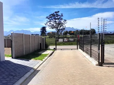 3 Bedroom Townhouse For Sale in George - 9dFe.webp