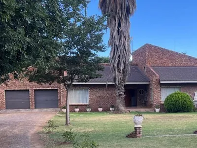 4 Bedroom House For Sale in Christiana - 3RAg.webp