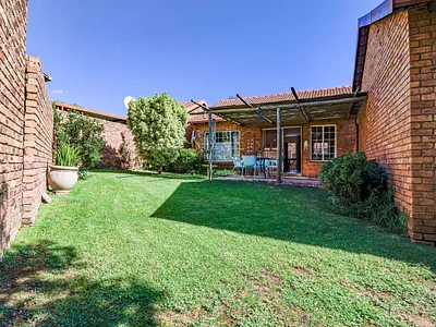 2 Bedroom Townhouse For Sale in Centurion - luL9.webp