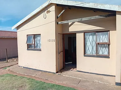 2 Bedroom House For Sale in Port Elizabeth - Bn4g.webp