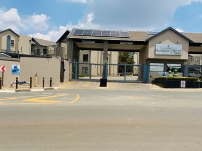 2 Bedroom Apartment For Sale in Roodepoort - aK3c.webp