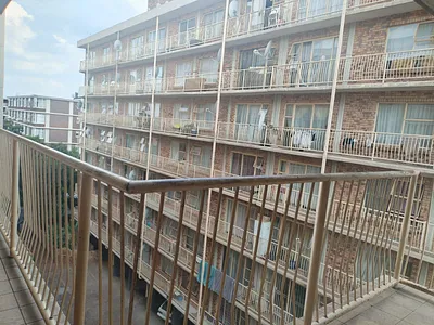 1 Bedroom Apartment For Sale in Pretoria - elZm.webp