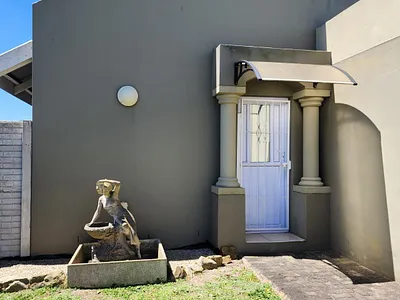 3 Bedroom Townhouse For Sale in Port Elizabeth - XlGy.webp