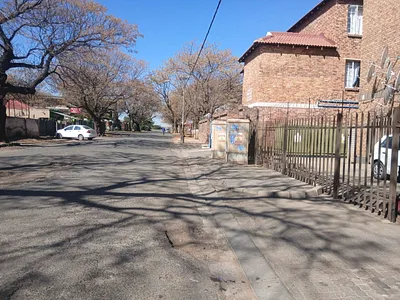 2 Bedroom Apartment For Sale in Kempton Park - ywtL.webp