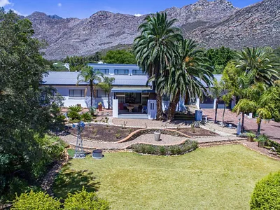 4 Bedroom House For Sale in Montagu - 3Scw.webp