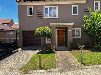 3 Bedroom Townhouse For Sale in Midrand - Yy4R.webp