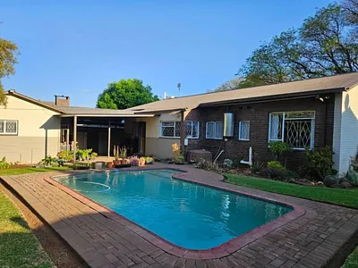 3 Bedroom House For Sale in Kimberley - dhT7.webp