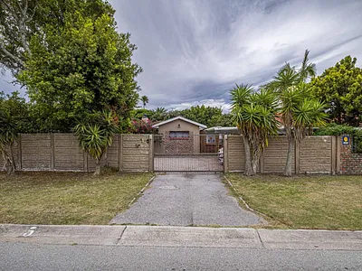 3 Bedroom House For Sale in Port Elizabeth - 0gfO.webp