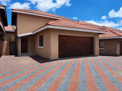 3 Bedroom Townhouse For Sale in Polokwane - sGl3.webp
