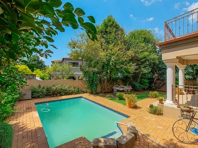 4 Bedroom House For Sale in Roodepoort - go5X.webp