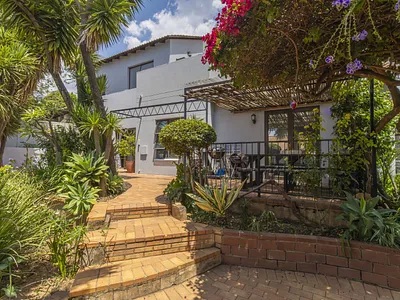 5 Bedroom House For Sale in Roodepoort - 824b.webp