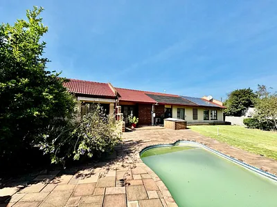 4 Bedroom House For Sale in Secunda - u6kW.webp
