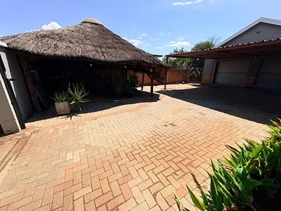 3 Bedroom House For Sale in Kimberley - RRlH.webp