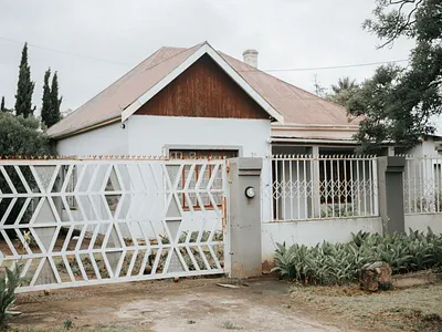 5 Bedroom House For Sale in Queenstown - n0AQ.webp