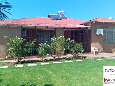 3 Bedroom House For Sale in Bloemhof - p791.webp